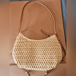 NWOT Women's Banana Crossbody  In Braided Straw Woven Purse Shoulder Bag Medium